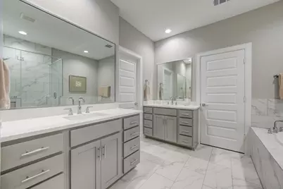 911 W 35th Street #D, Houston, TX 77018 - Photo 27