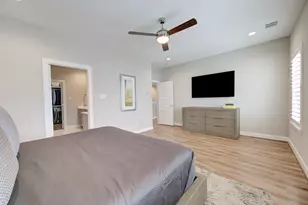 911 W 35th St, Houston, TX 77018 - Photo 21