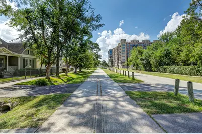 447 W 22nd Street, Houston, TX 77008 - Photo 1