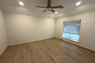 218 Bedford Ln, Conroe, TX 77303 - Photo 11