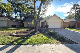 218 Bedford Ln, Conroe, TX 77303 - Photo 15