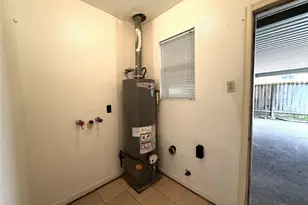 8842 Barton St, Houston, TX 77075 - Photo 15