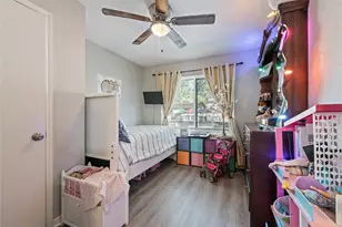 8010 Meadowbrook Dr, Hitchcock, TX 77563 - Photo 13