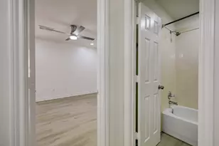 7442 Tall Pines Dr, Houston, TX 77088 - Photo 13