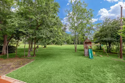 7442 Tall Pines Drive, Houston, TX 77088 - Photo 17