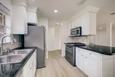 7442 Tall Pines Drive, Houston, TX 77088 - Photo 7