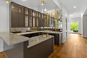 2341 Maroneal St, Houston, TX 77030 - Photo 9