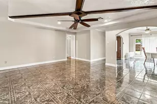 10810 Evangeline Dr, Houston, TX 77013 - Photo 5