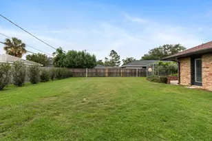 6727 Lindyann Ln, Houston, TX 77008 - Photo 17