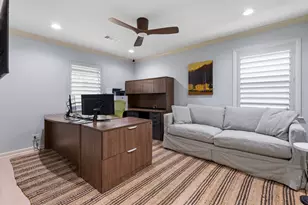 6727 Lindyann Ln, Houston, TX 77008 - Photo 13