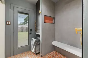 6727 Lindyann Ln, Houston, TX 77008 - Photo 11