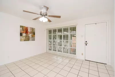 5542 Holly Street #207, Houston, TX 77081 - Photo 19