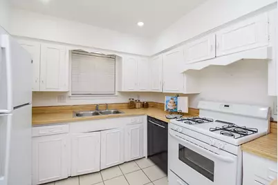 5542 Holly Street #207, Houston, TX 77081 - Photo 9