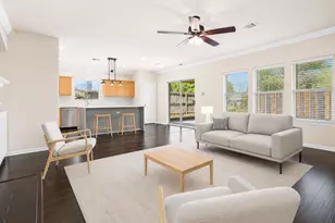 2719 Riverhollow Ln, Sugar Land, TX 77479 - Photo 5