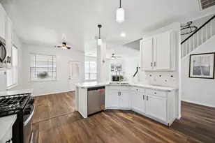 12310 Robin Mdw Cir, Stafford, TX 77477 - Photo 11