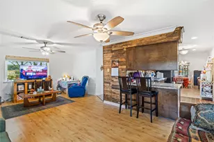 1014 E Canal Rd, Highlands, TX 77562 - Photo 13