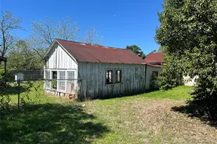 223 Walnut St, New Ulm, TX 78950 - Photo 7