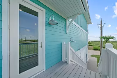 675 Seaside Dr, Crystal Beach, TX 77650 - Photo 5