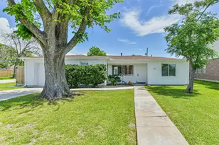 332 N 7th St, La Porte, TX 77571 - Photo 1