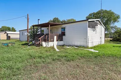 169 Lowrey Circle, Springtown, TX 76082 - Photo 5