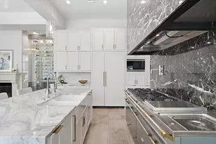2615 Yupon St, Houston, TX 77006 - Photo 15