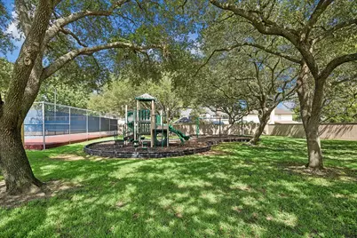 813 Lakeview Drive, Sugar Land, TX 77498 - Photo 29