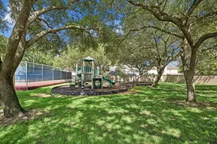 813 Lakeview Dr, Sugar Land, TX 77498 - Photo 29