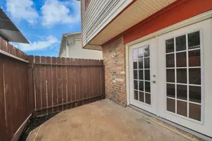 10654 Hazelhurst Dr, Houston, TX 77043 - Photo 33