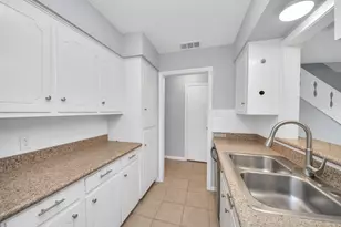 10654 Hazelhurst Dr, Houston, TX 77043 - Photo 15