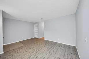 10654 Hazelhurst Dr, Houston, TX 77043 - Photo 7