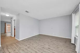 10654 Hazelhurst Dr, Houston, TX 77043 - Photo 5