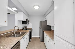 10654 Hazelhurst Dr, Houston, TX 77043 - Photo 11