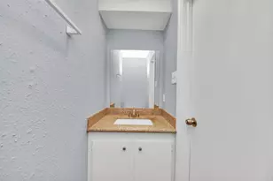 10654 Hazelhurst Dr, Houston, TX 77043 - Photo 9