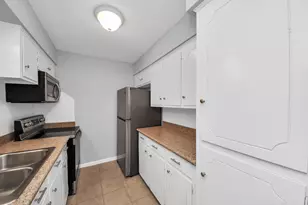10654 Hazelhurst Dr, Houston, TX 77043 - Photo 13