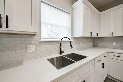 4405 Mallow Street #B, Houston, TX 77051 - Photo 9