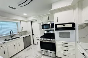 7131 Carvel Ln, Houston, TX 77074 - Photo 13