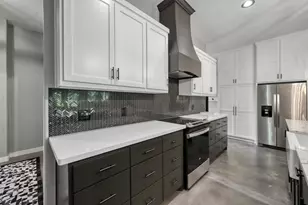 12304 Maggie Ln, Willis, TX 77318 - Photo 7