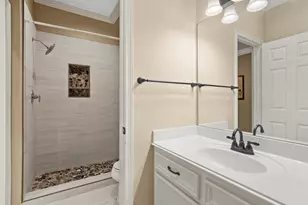 8214 Forest Gate Dr, Sugar Land, TX 77479 - Photo 23