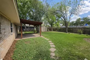 3907 Grapevine St, Houston, TX 77045 - Photo 3