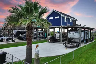 888 S East Rd, Crystal Beach, TX 77650 - Photo 3