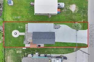 888 S East Rd, Crystal Beach, TX 77650 - Photo 5