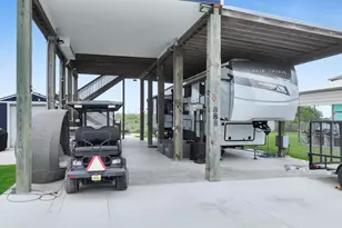 888 S East Rd, Crystal Beach, TX 77650 - Photo 15