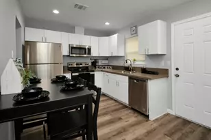 5410 Bataan Rd, Houston, TX 77033 - Photo 5