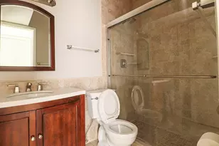 2025 Augusta Dr, Houston, TX 77057 - Photo 9