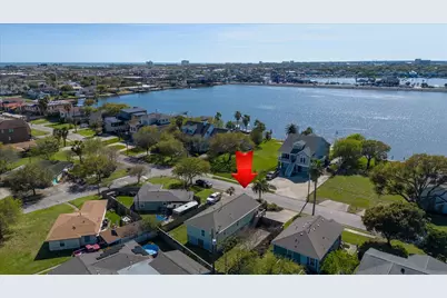 1618 Bayou Shore Drive, Galveston, TX 77551 - Photo 1