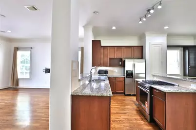 3257 Maxroy Street, Houston, TX 77008 - Photo 9