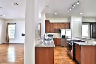 3257 Maxroy St, Houston, TX 77008 - Photo 9