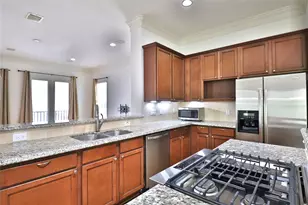 3257 Maxroy St, Houston, TX 77008 - Photo 7