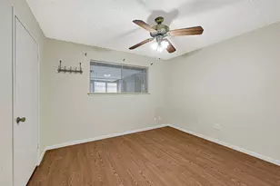 10206 Huntington Wood Dr, Houston, TX 77099 - Photo 17
