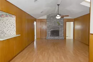 10206 Huntington Wood Dr, Houston, TX 77099 - Photo 3